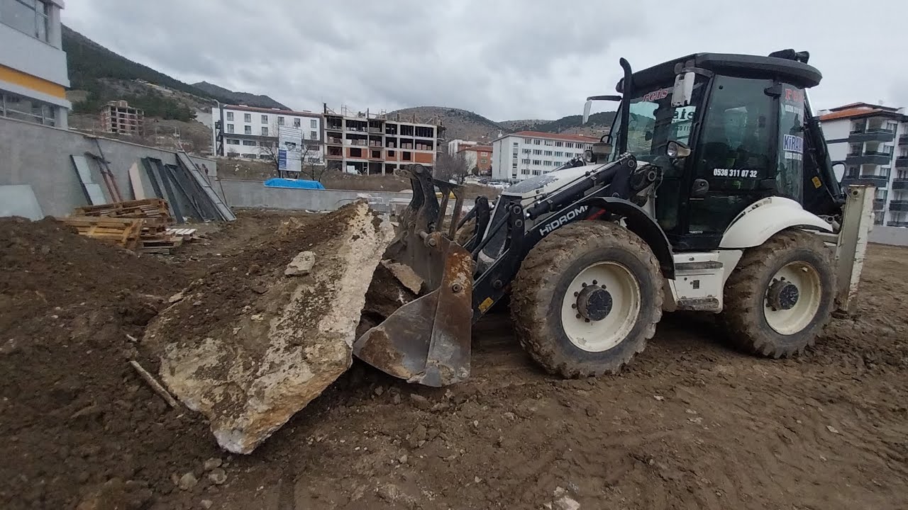 beko loder HİDROMEK büyük beton parçasını kaldıracak #bekoloder #jcb #liebherr #komatsu #keşfet #cat