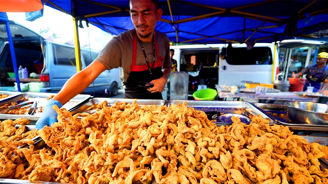 Best Night Market in Kuantan 🇲🇾 | Pasar Malam Beserah Street Food Tour!