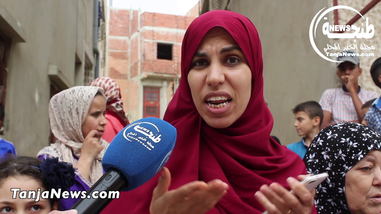سكان حي بني سعيد ينظمون وقفة إحتجاجية للمطالبة برفع الضرر عنهم بسبب جهاز التغطية الهاتفية