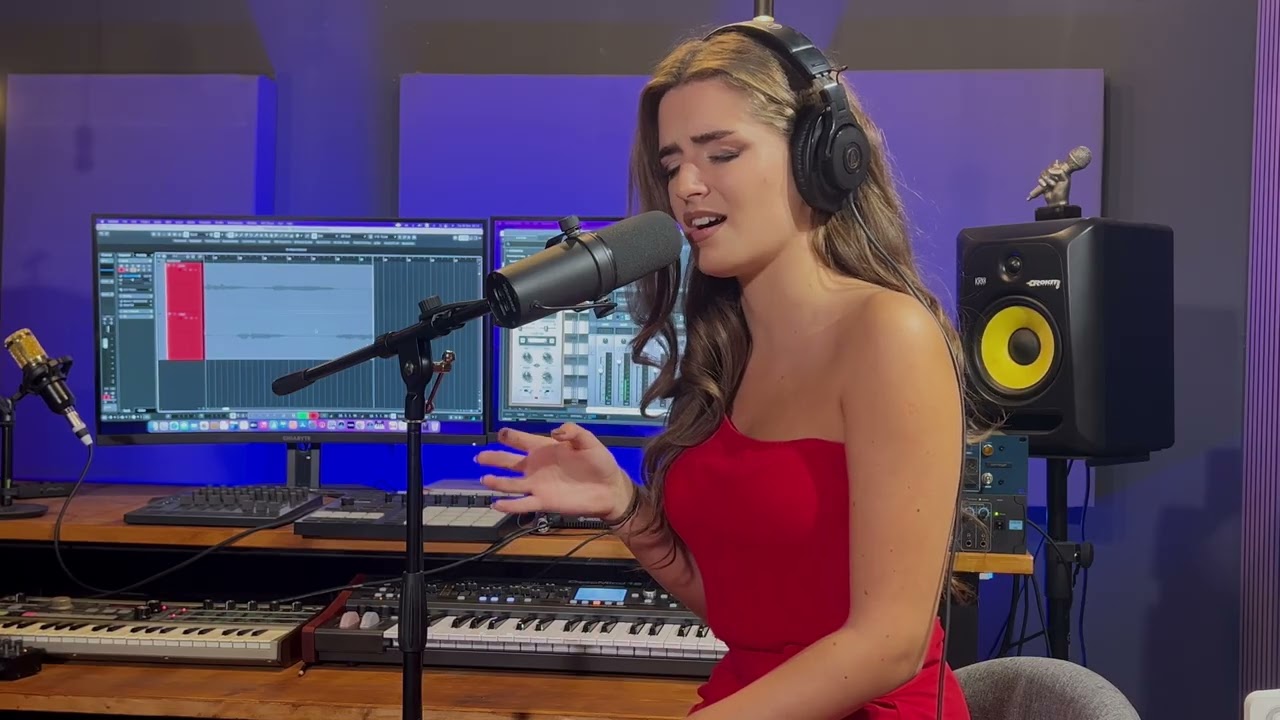 Christina Pantea - 'Solamente Tu' Live ( Spanish cover by a Romanian singer)