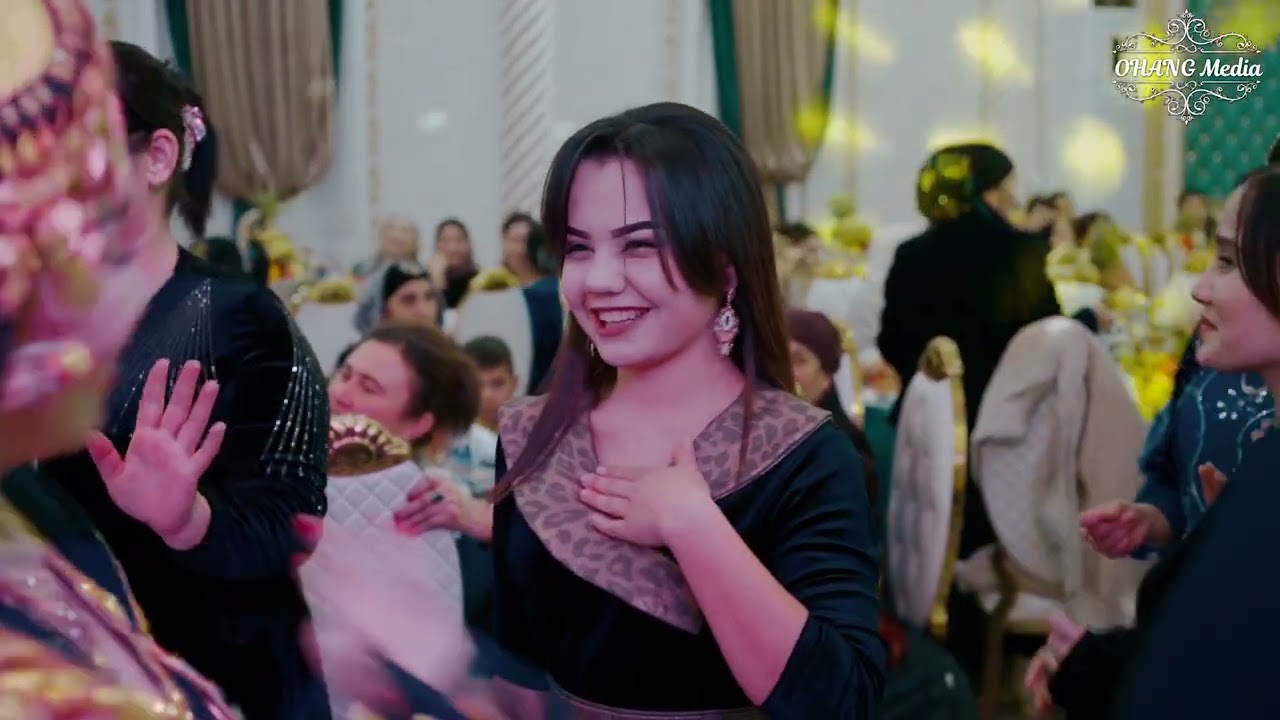 Albatta ko’ring Xudoyor Saidov to’yda Xonqa asl muhlislar davrasida