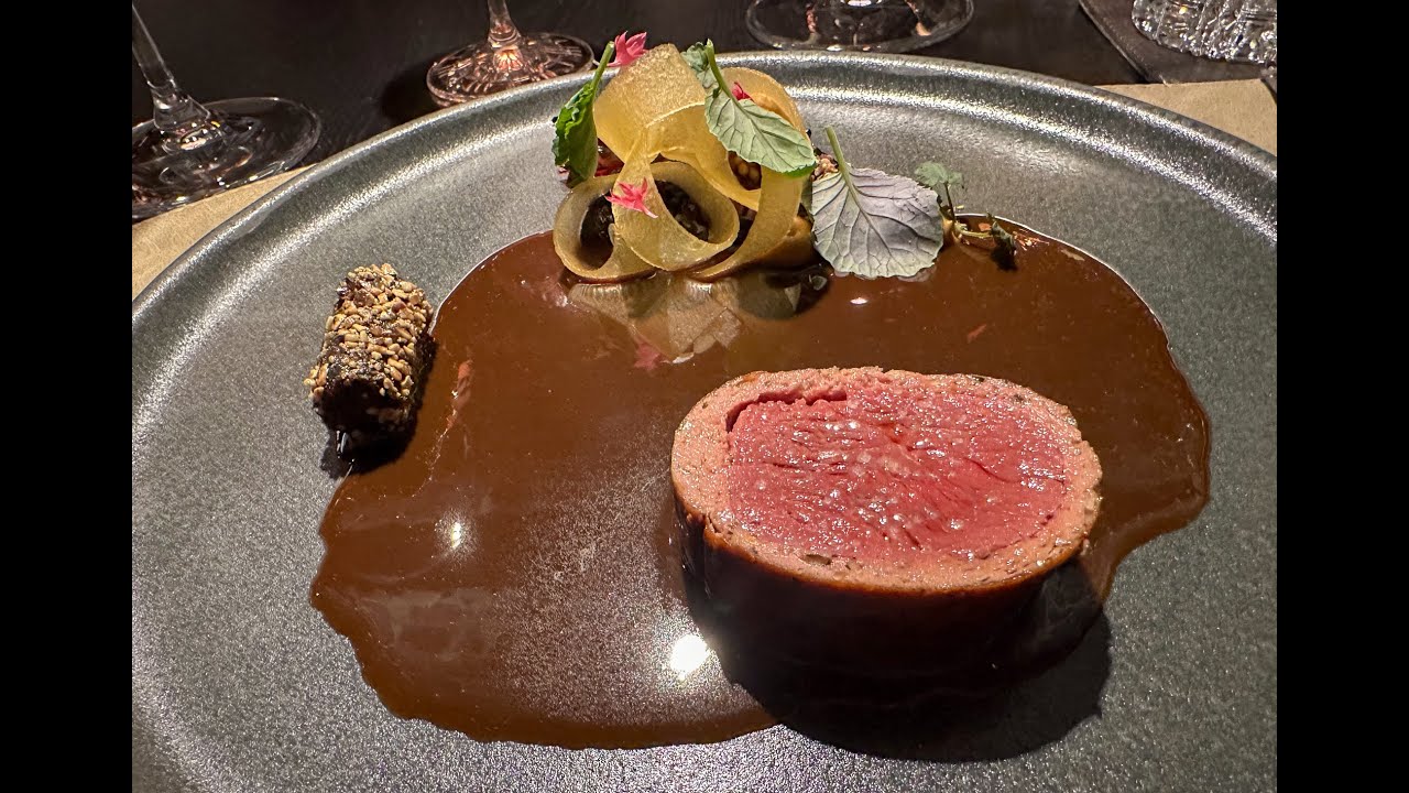 Incursion dans un repas à Tanière3 à Québec