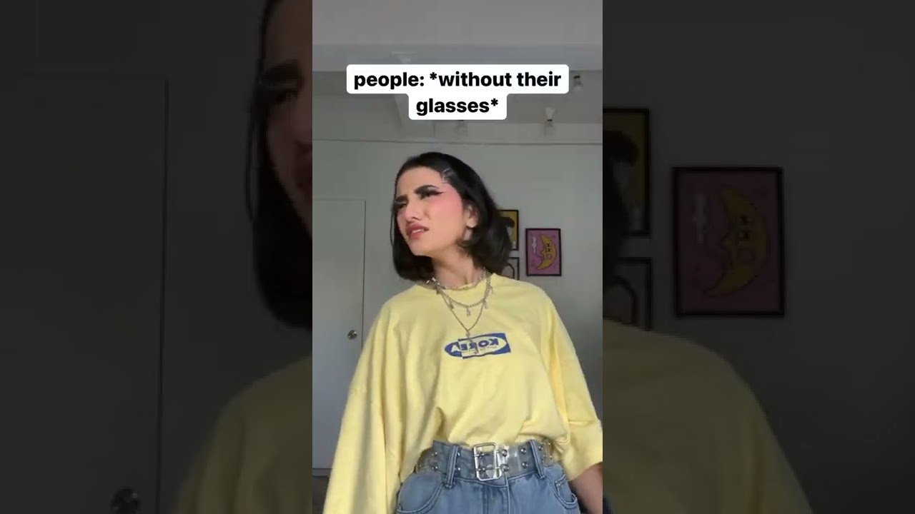 People with glasses be like