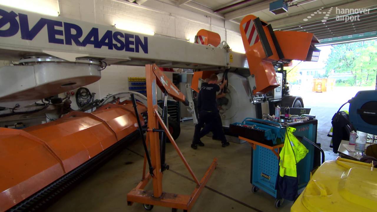 Die Werkstatt am Hannover Airport - Enteiser, Panther und Highlifter im Check