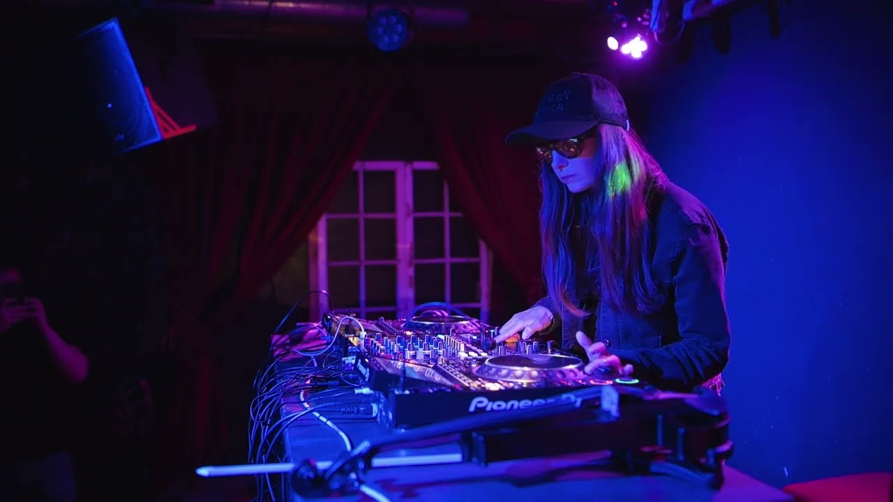 EMka debut DJ set at Chmury, Warsaw