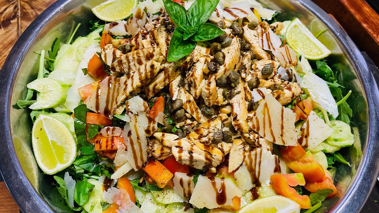 Pollo in insalata, fresco e estivo