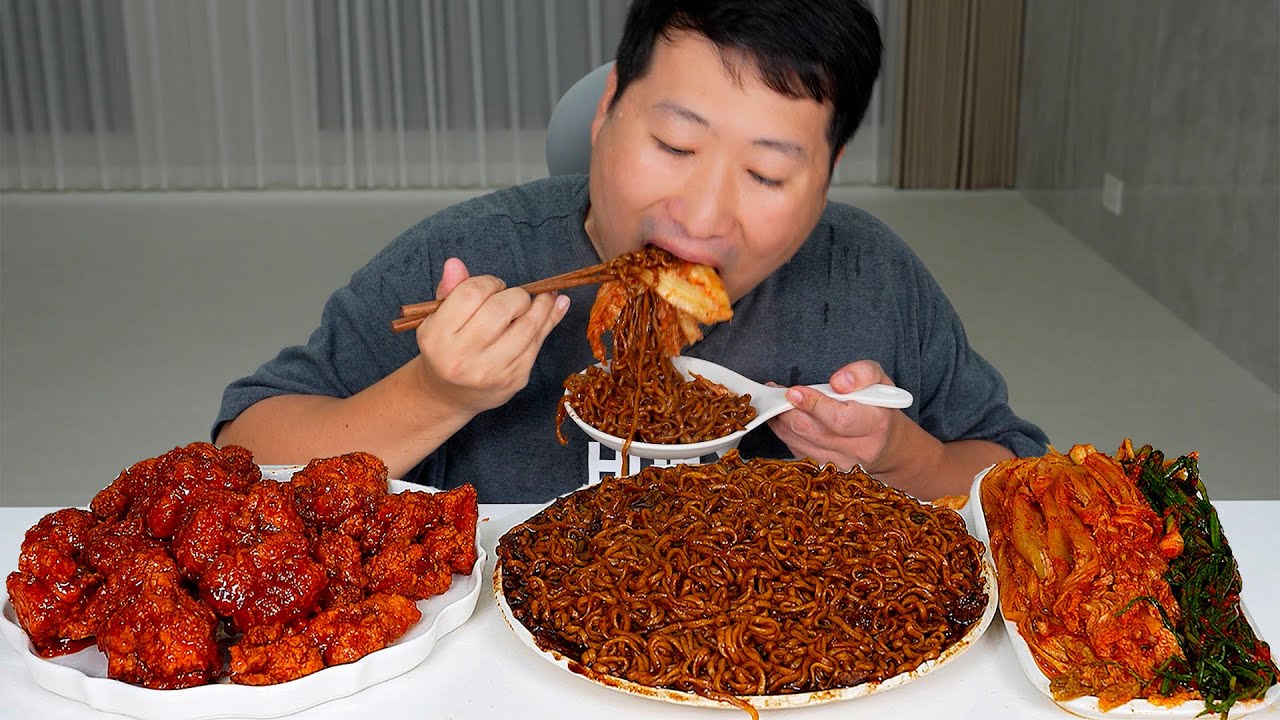 Новый продукт! Чапагетти - черная и приправленная жареная курица - шоу Mukbang eating show