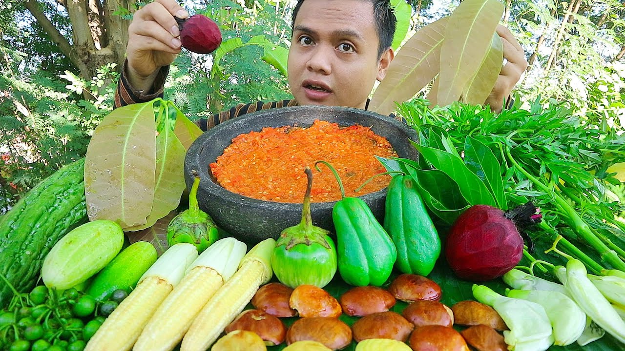 MUKBANG 12 JENIS LALAPAN MENTAH TANPA NASI ! uji coba makan daun mengkudu !!