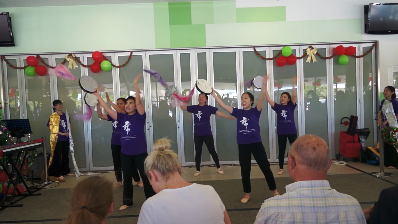 Angels We Have Heard On High (Tambourine Dance)