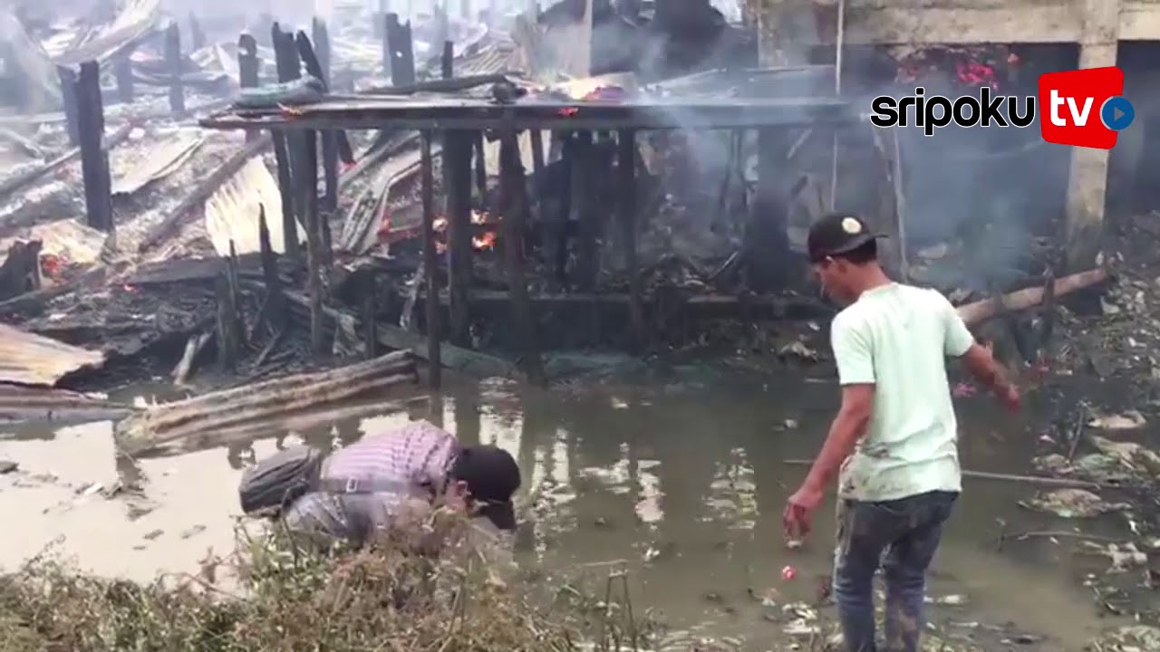 Kebakaran di Tangga Buntung, 30 Rumah Hangus Terbakar, Warga Berusaha Selamatkan Harta Benda