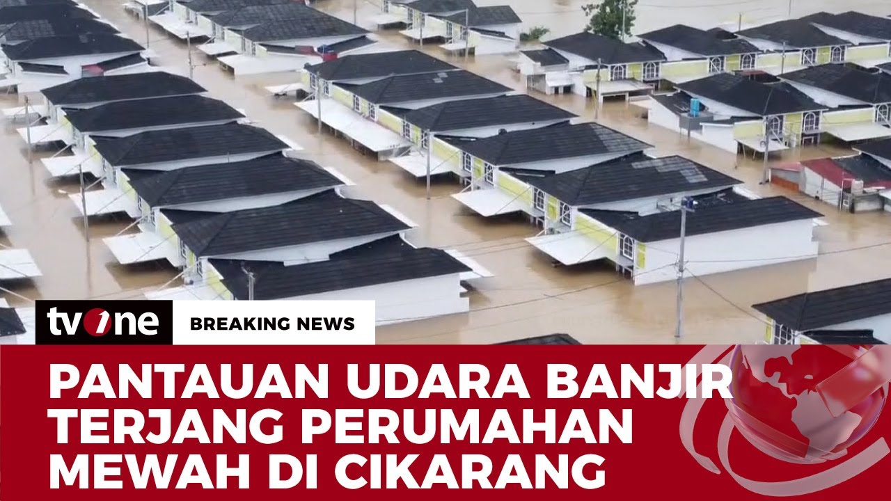Perumahan Mewah di Bekasi Tenggelam, Warga Terpaksa Mengungsi ke Atap Rumah | Breaking News tvOne