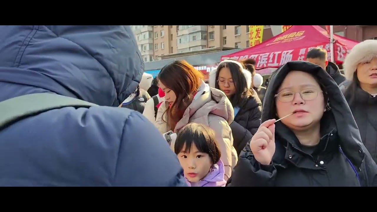 长春二马路永兴市场，年味气氛空前高涨，人挤人