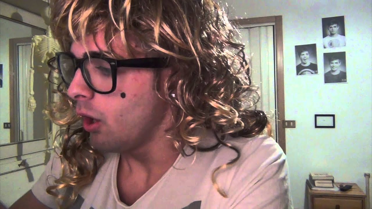 reazione biglietto concerto *-* (parte 1) PARODIA - Leonardo Decarli