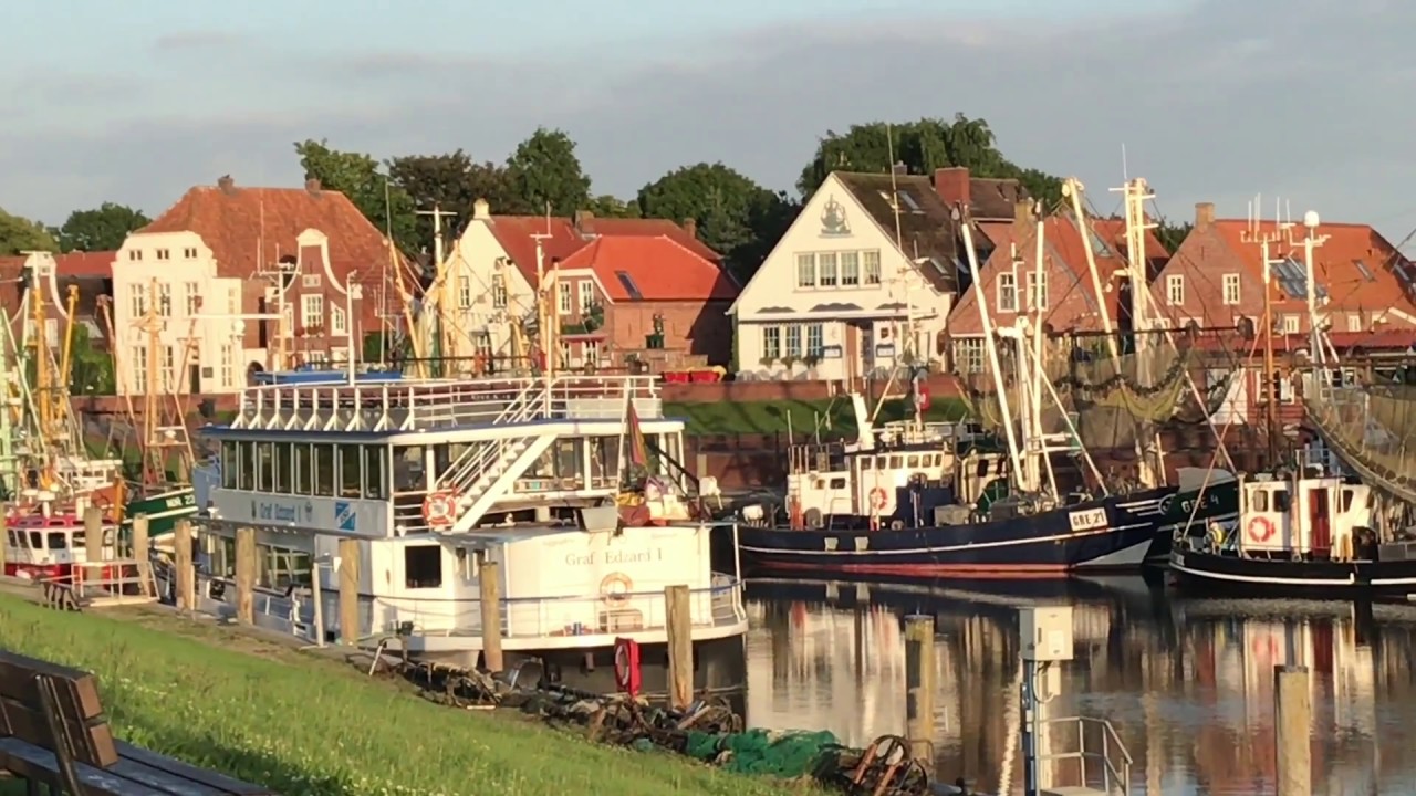 Greetsiel Hafen mit Kuttern Krummh&ouml;rn Ostfriesland Impressionen east Frisia harbor impressions
