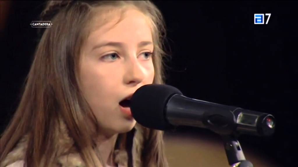 Alba Suárez ''Nun quiero coyer la Flor''