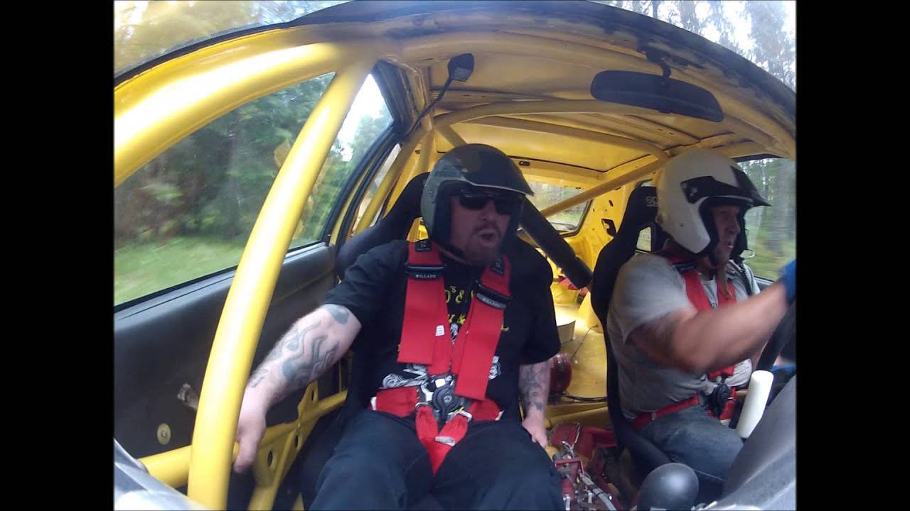 Micke &aring;ker rallybil