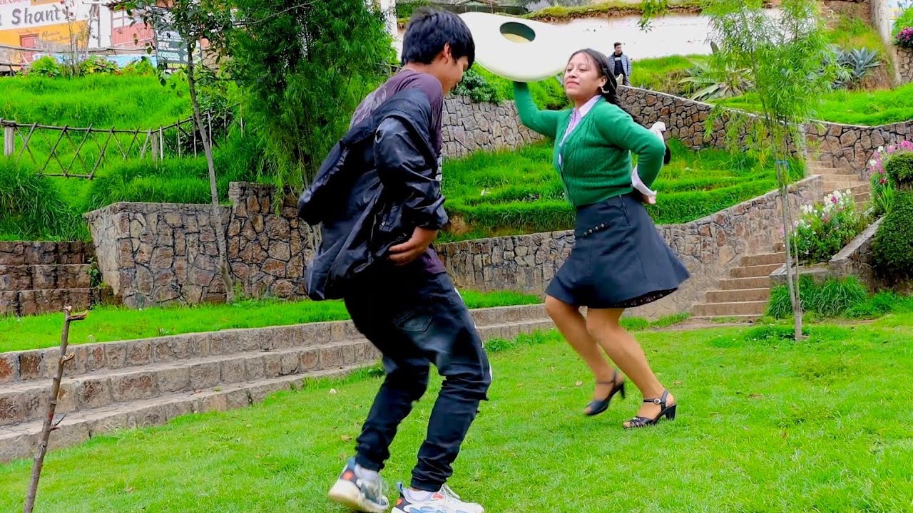 Baile tradicional Huayno con caja Huamachuco