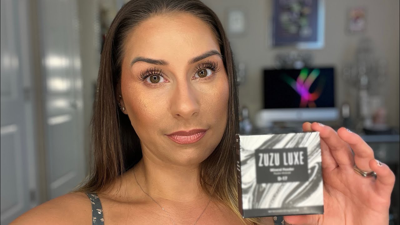 Zuzu luxe mineral powder foundation