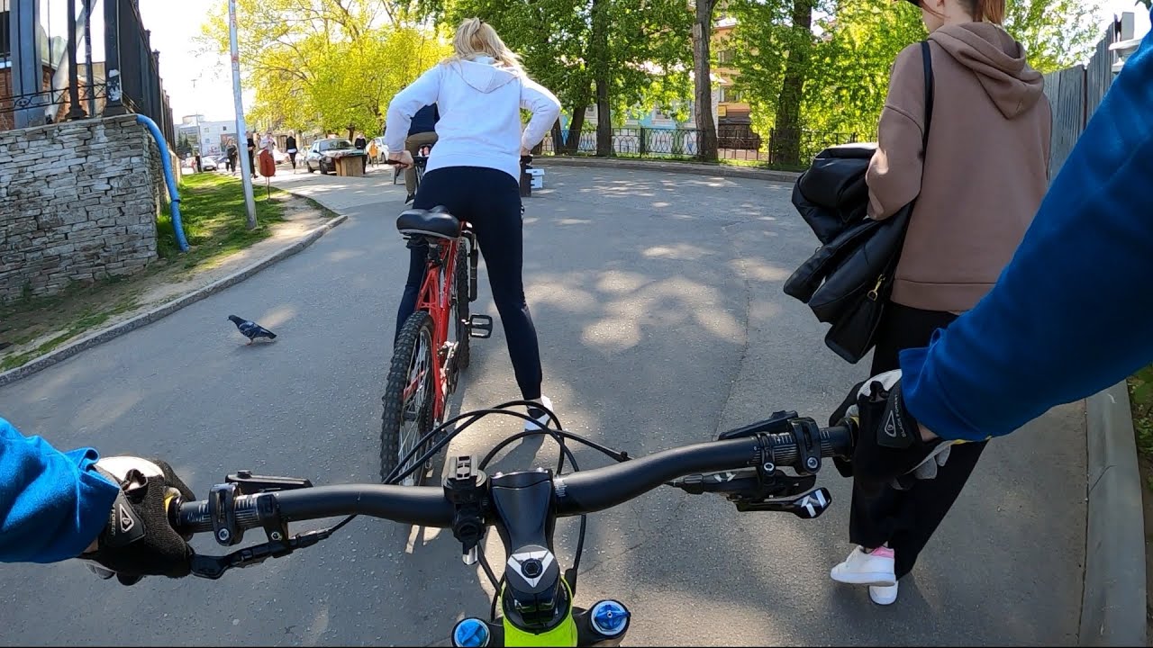 🚴ГОЛУБЬ чуть не СБИЛ велосипедистку! ВЕЛОПОКАТУШКА #1