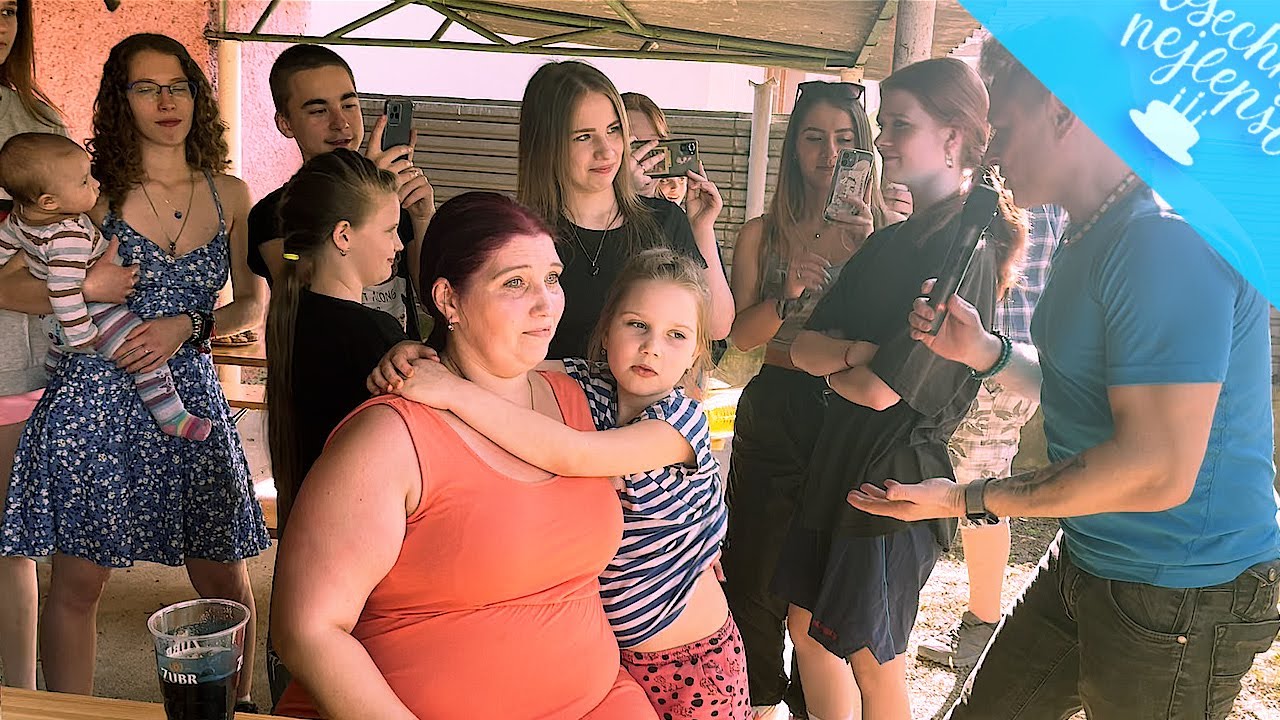 MÁMA OD DVANÁCTI DĚTÍ  NETRADIČNĚ SLAVILA  (NAROZENINY - JAREK ŠIMEK)