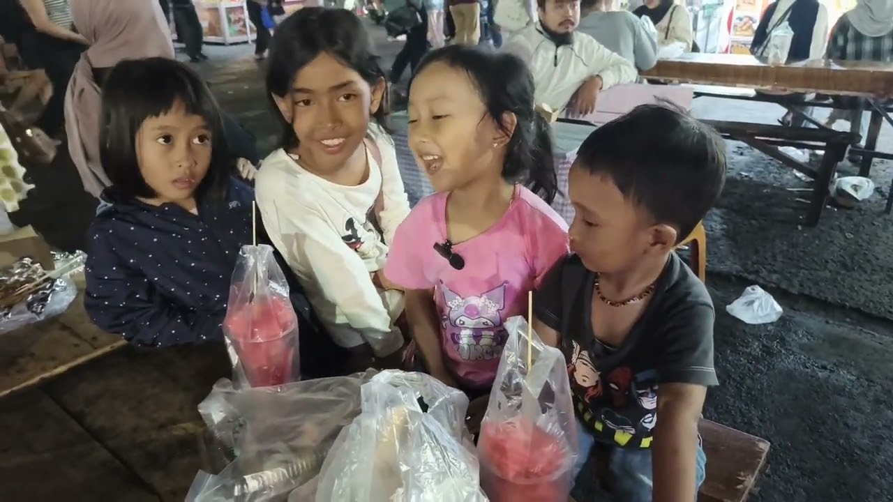 Cobain Kuliner viral bersama keluarga #kuliner #jajanan #anakjajan #banafshabaraka #kulinersukabumi 