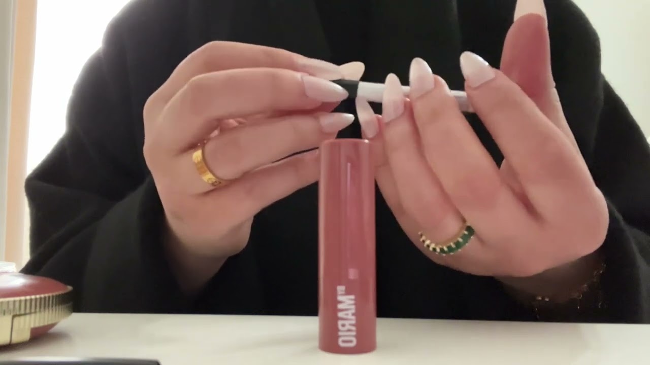 My first asmr video-tapping and scratching on Makeup