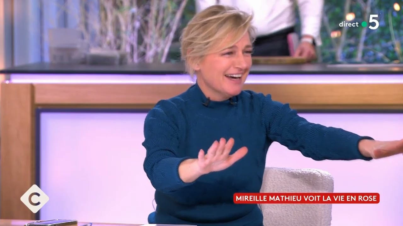 Mireille Mathieu 2023 bei France 5 „Voit La Vie En Rose“