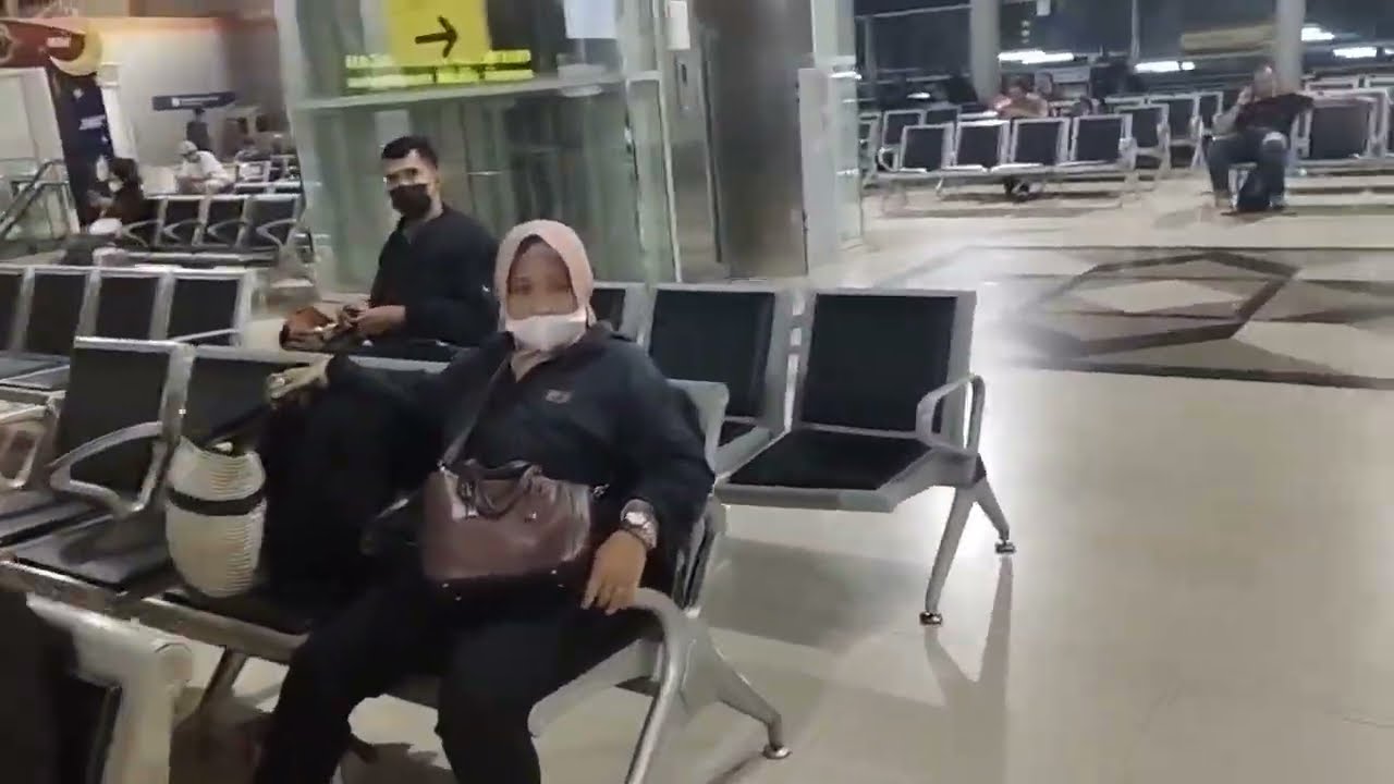 Nunggu KA Progo Di Stasiun Bekasi