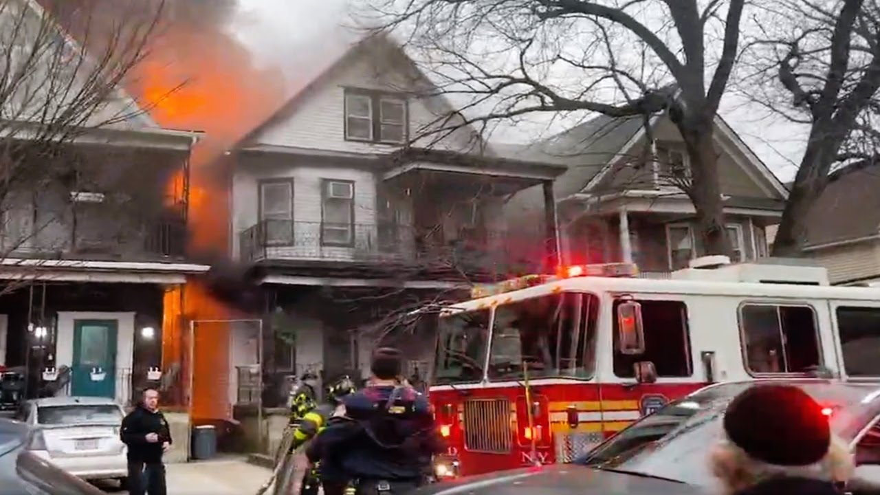 Пожарная служба Нью-Йорка (FDNY) – Предварительное прибытие + аудио – Бруклин, 4-й тревожный ящик...