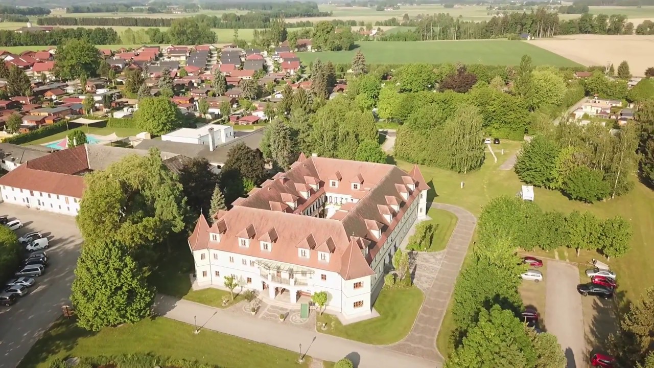 Das Almtalcamp und Almtalhotel Pettenbach aus der Vogelperspektive