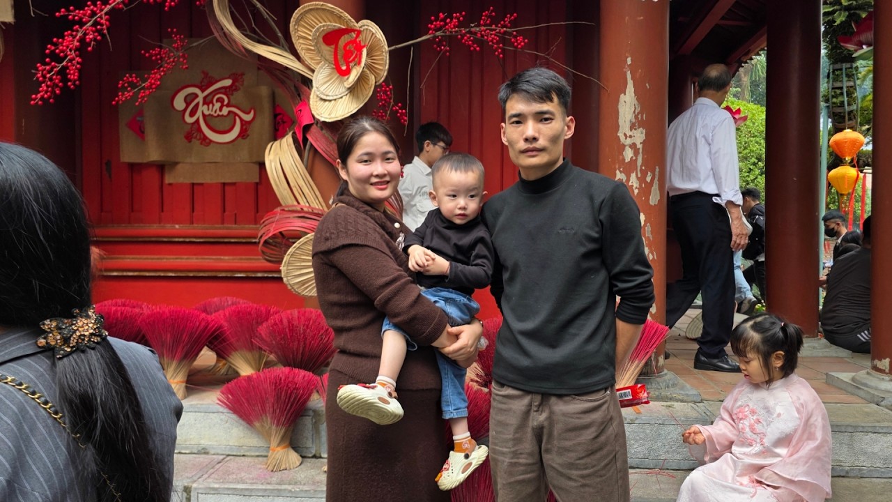 The Thuần family's spring trip to Hung Vuong Temple at the beginning of the year.