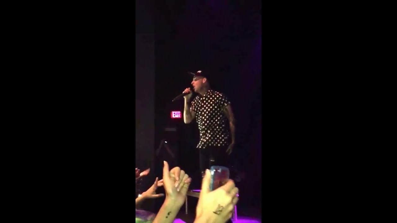 Blackbear - Deadroses Live
