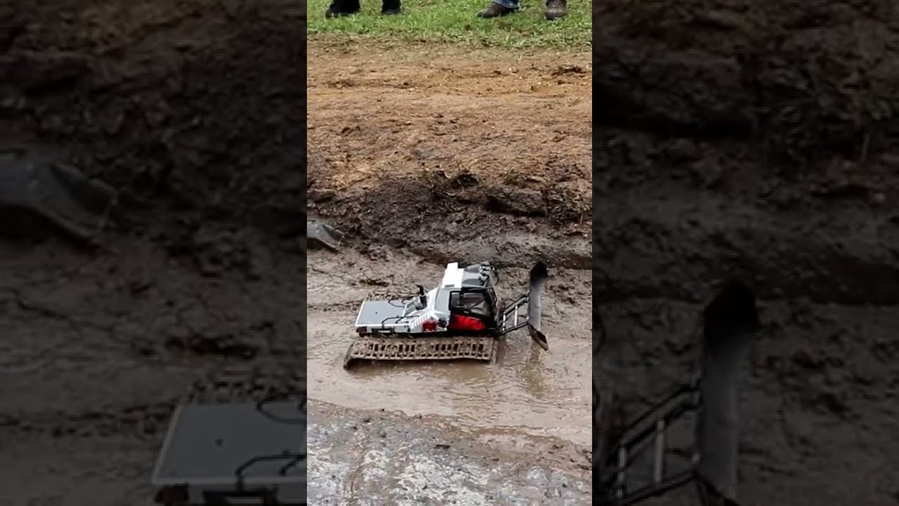 RC mud bog crazy match up TRX6 vs Kyosho Blizzard snow cat