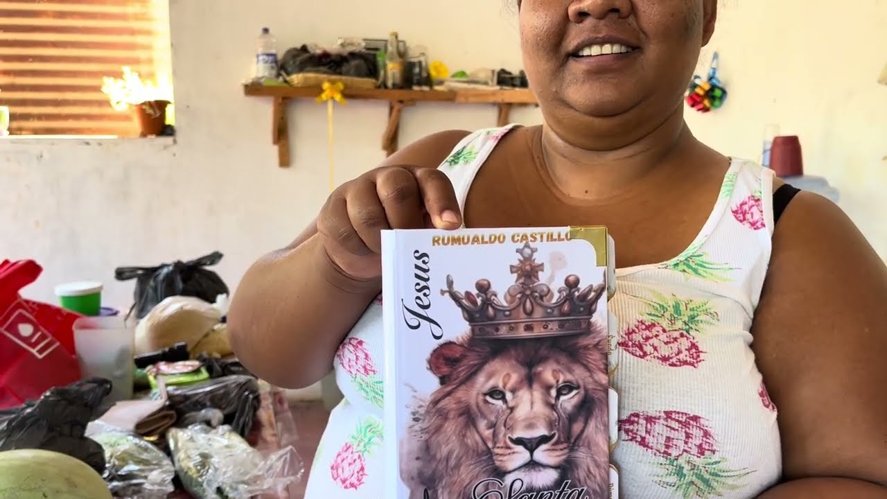 Doris muy emocionada le va a regalar este detalle a Rumualdo 