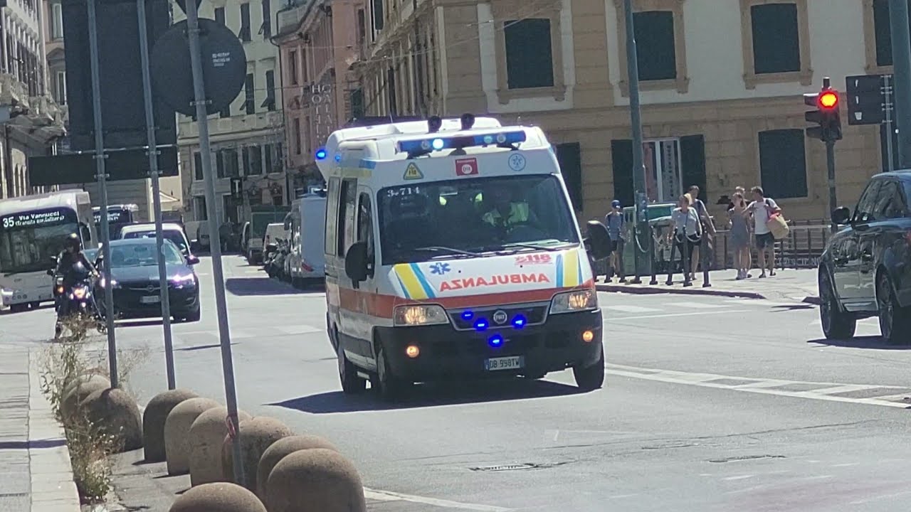 [X2] 3-714 Ambulanza Misericordia Volontari del Soccorso Fiumara in sirena