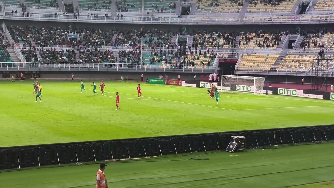 Melihat persebaya bertanding di stadion gelora bung Tomo 