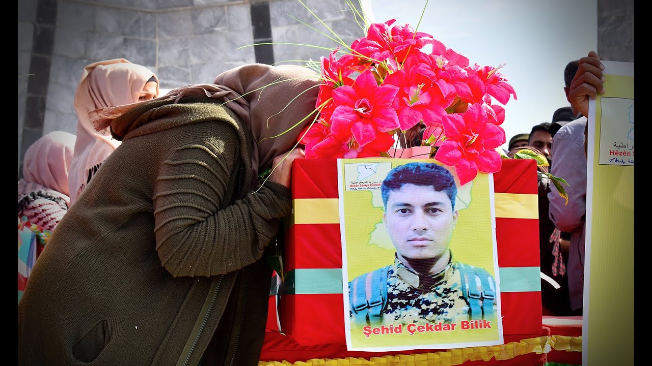 فيديو مراسيم الشهيد حمزة أحمد و سلطان الشاهي إلى مثواهم الأخير في مزار الشهيدة دجلة في كوباني