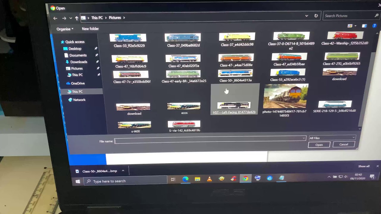 ECoS 50200 loading on loco images.