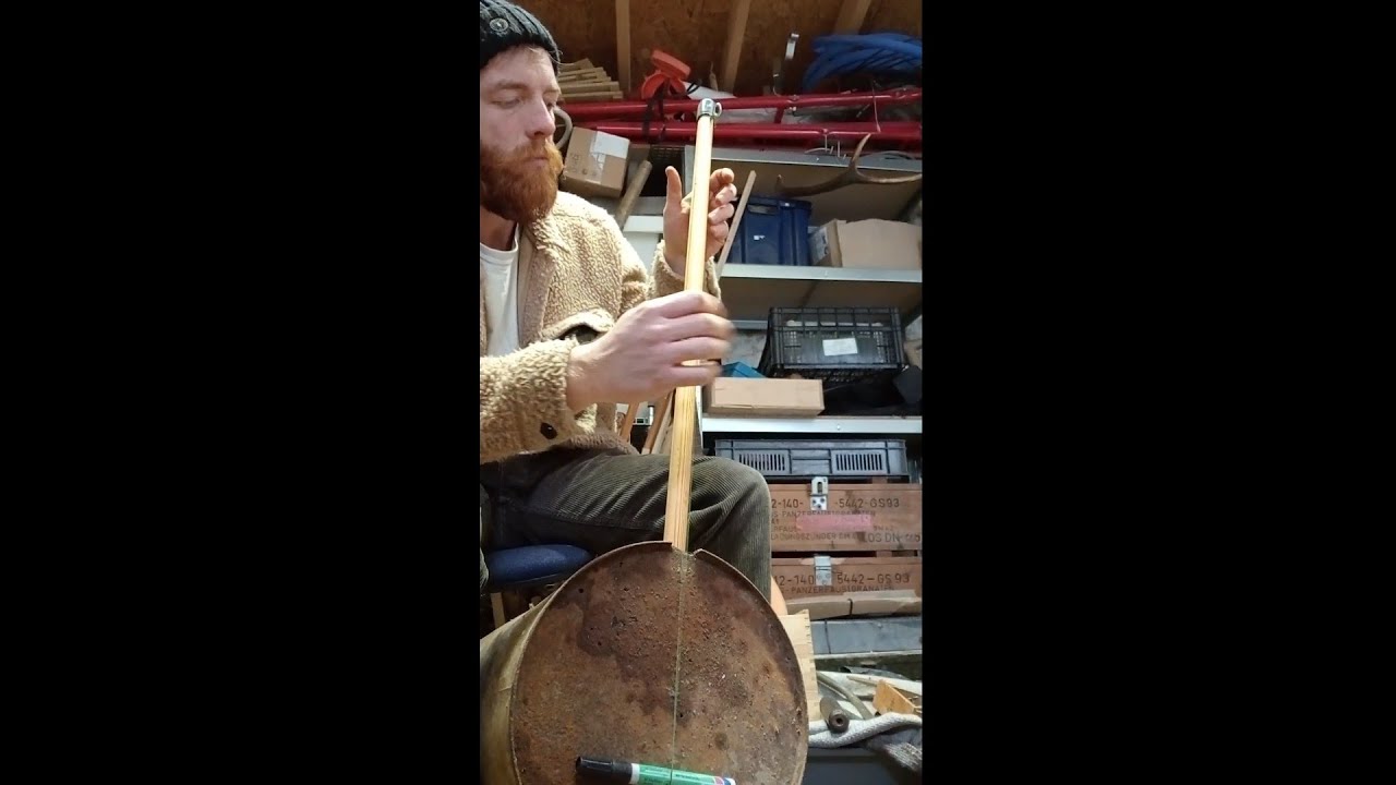 Oil Can Guitar- Primus Homemade Instruments