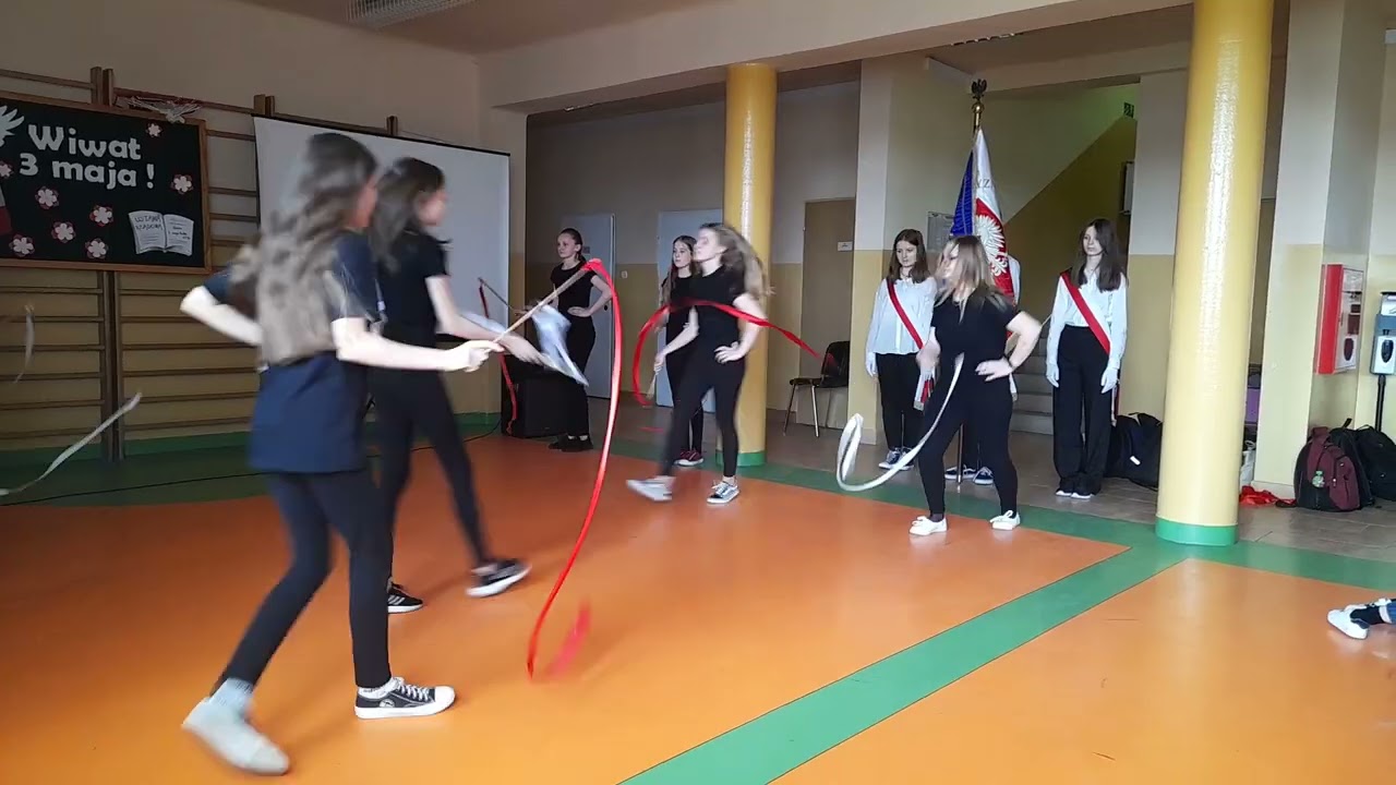 TANIEC Z SZARFAMI - AKADEMIA Z OKAZJI UCHWALENIA KONSTYTUCJI 3 MAJA