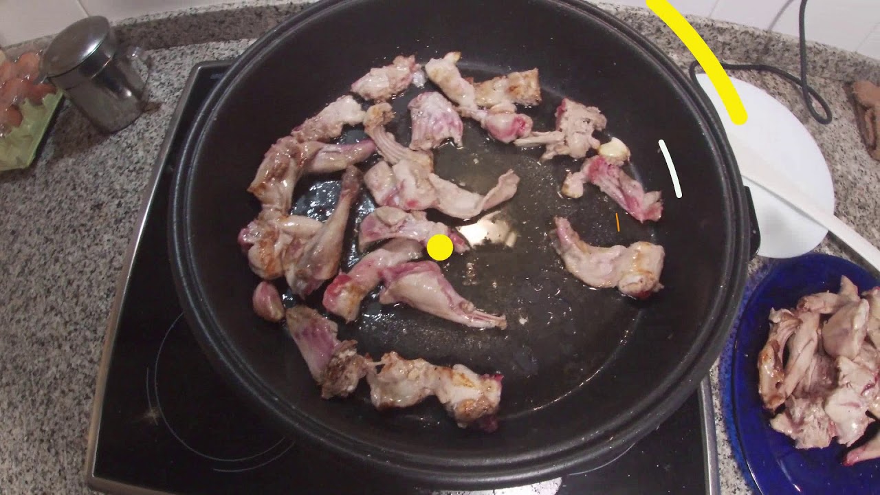 CONILL A LA CASSOLA AMB CARXOFES
