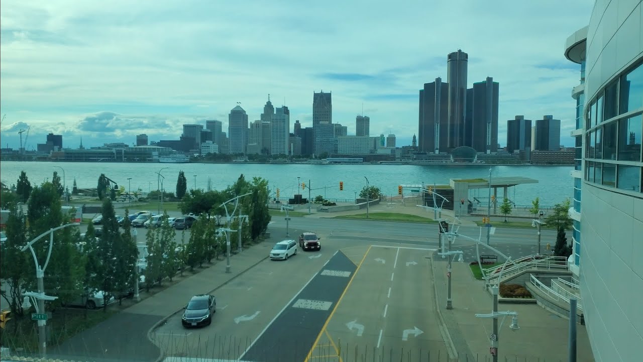 CAESARS WINDSOR HOTEL & CASINO [$140 LAKE VIEW ROOM]