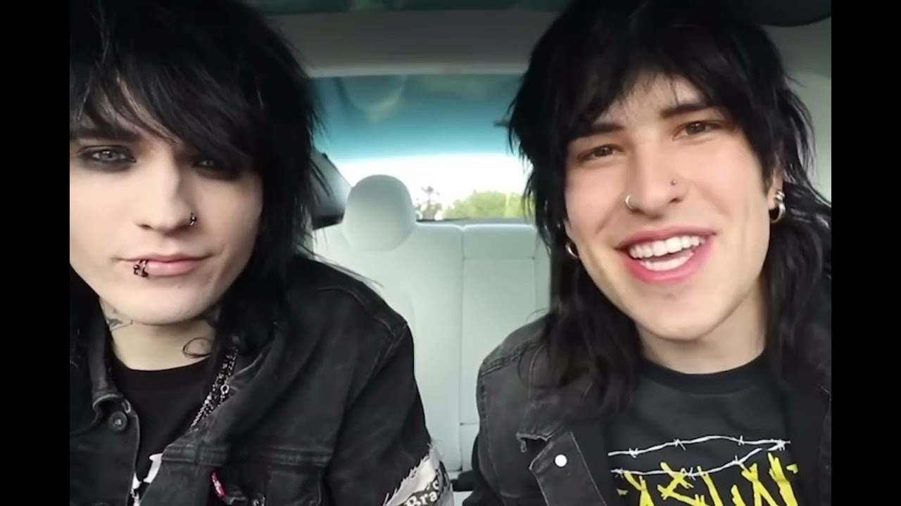 Jake and johnnie acting like married latinas for 5 minutes straight