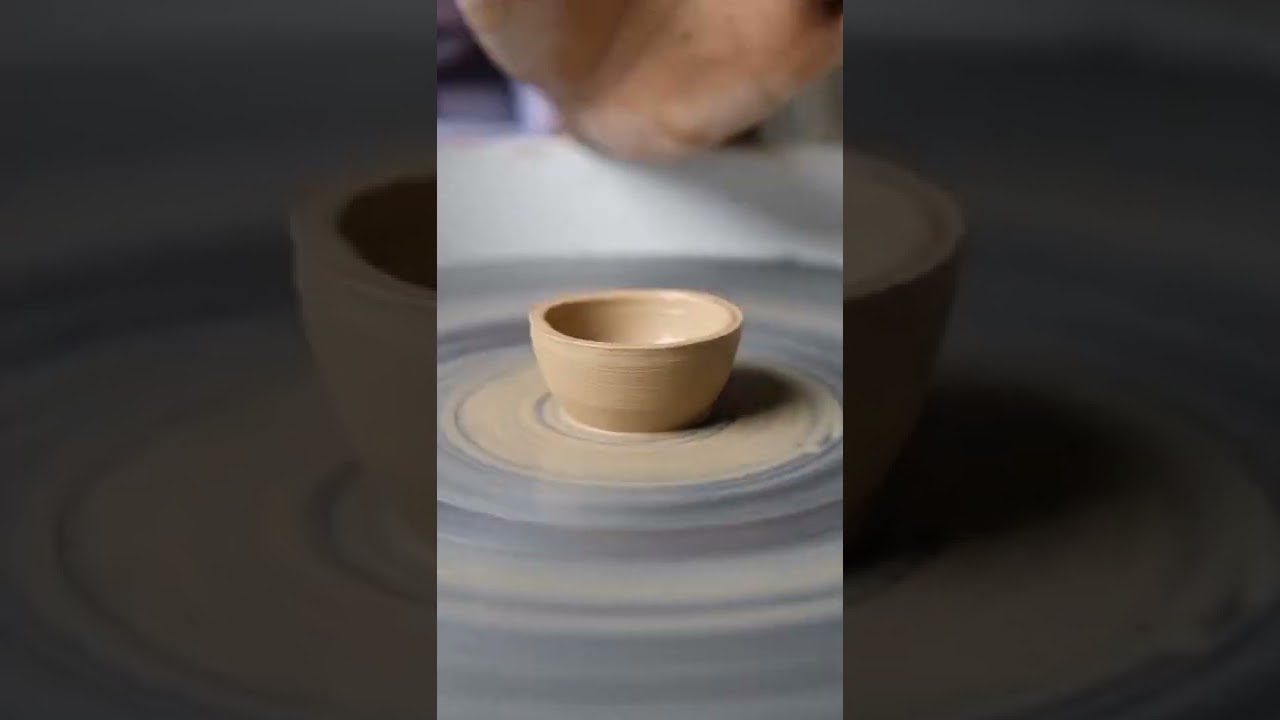 bikin mangkok mini dari tanah liat ??? #narunaceramic #salatiga #ceramicstudio #pottery #ceramicart