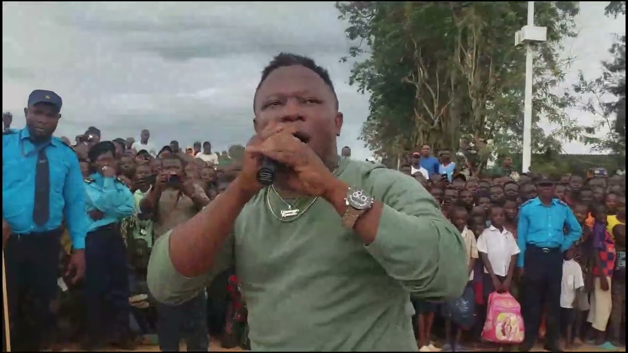 Tanganyika : le Gouverneur SAMBA KAYABALA Mony à Nyunzu pour la journée de la femme.