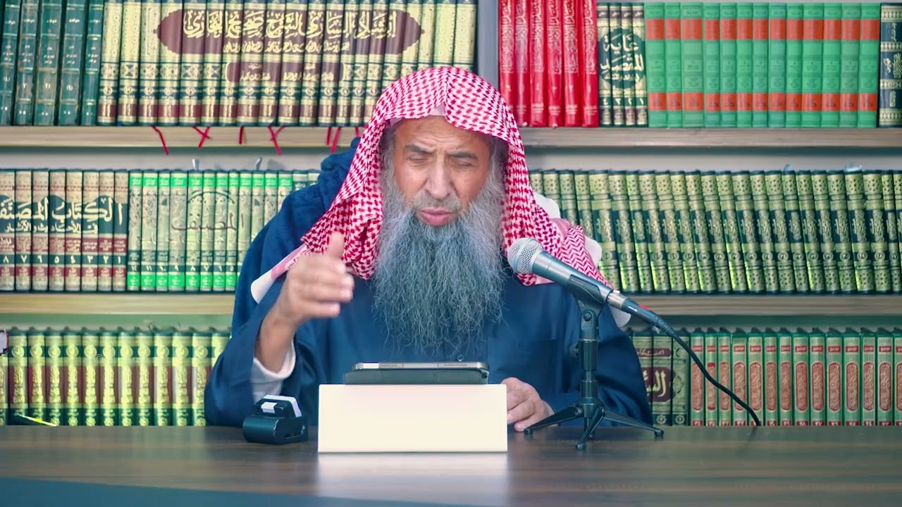 ما حكم المسح على الجورب إذا أصابه رذاذ يسير من البول؟