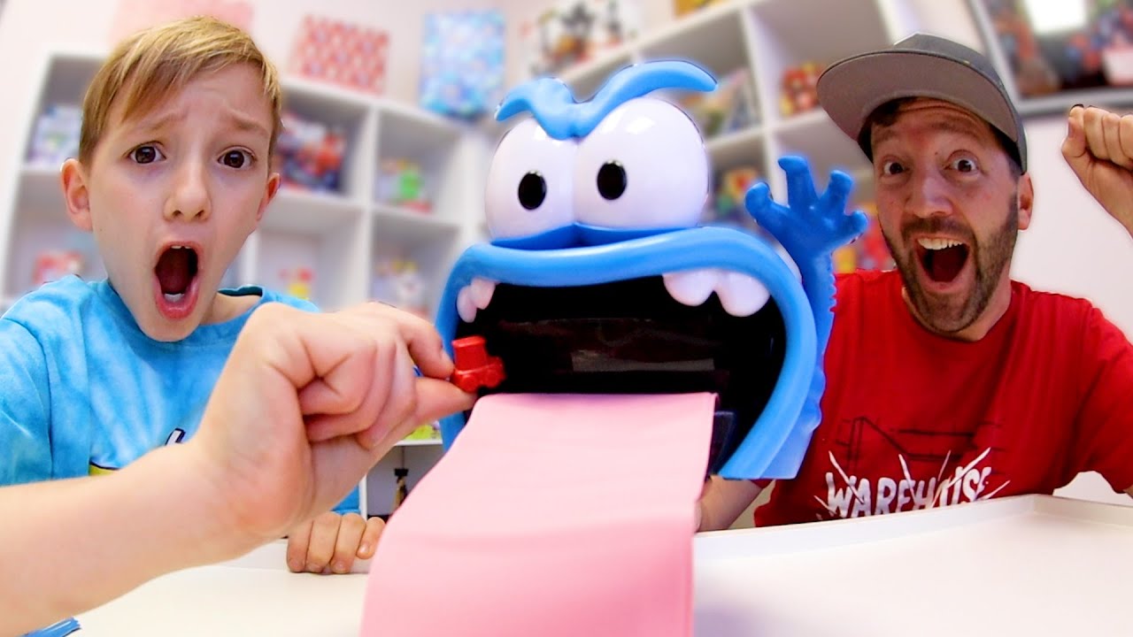 Father & Son PLAY GOBBLE MONSTER! / Don't Get Eaten!