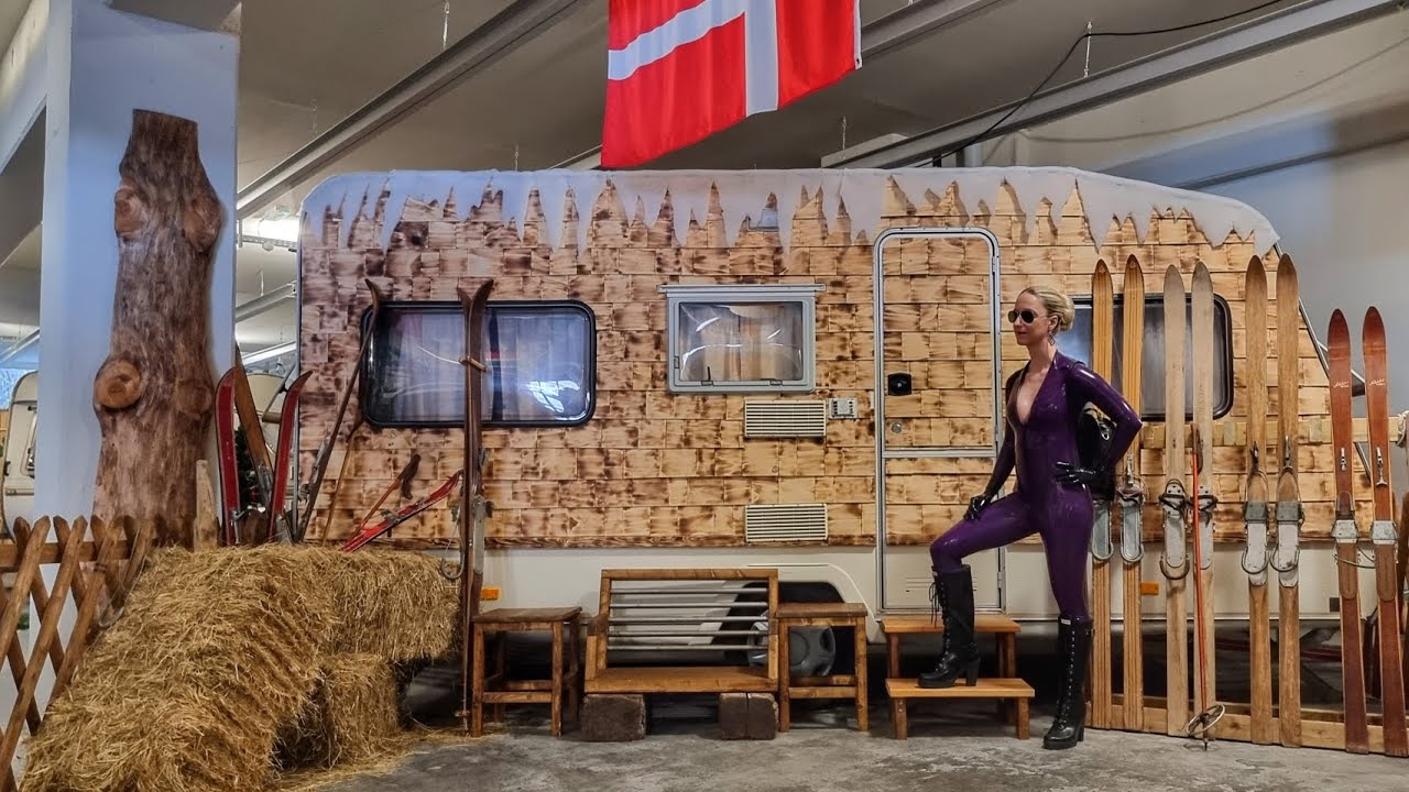 Lady_in_Latex in Triberg im Schwarzwald - Indoor-Camping Daheim - https://daheim-triberg.de/