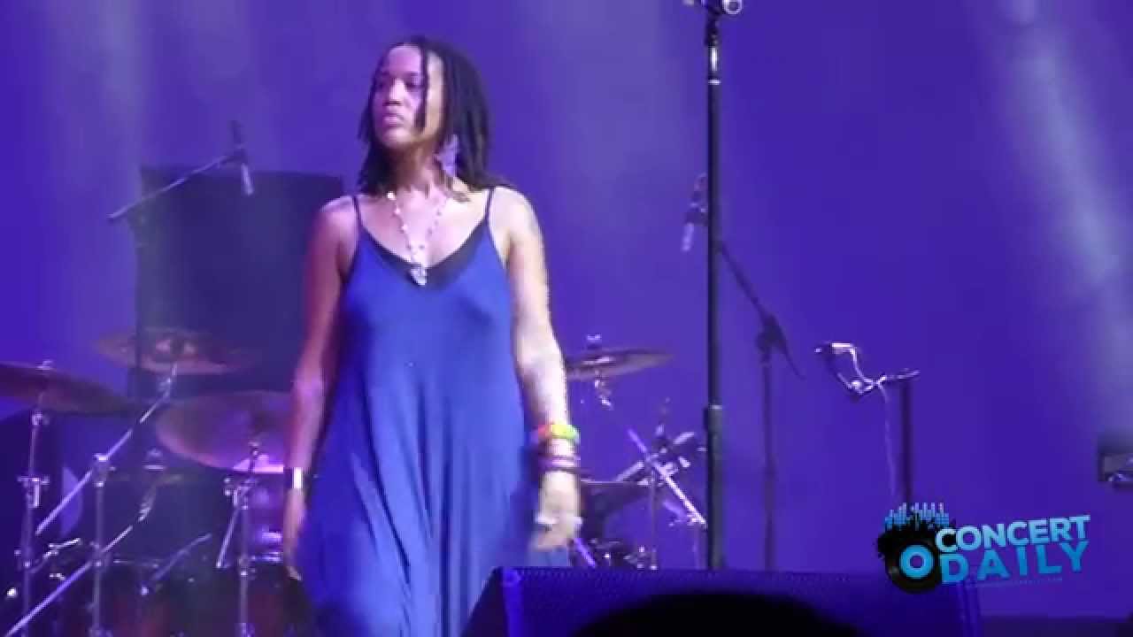 Floetry performs 