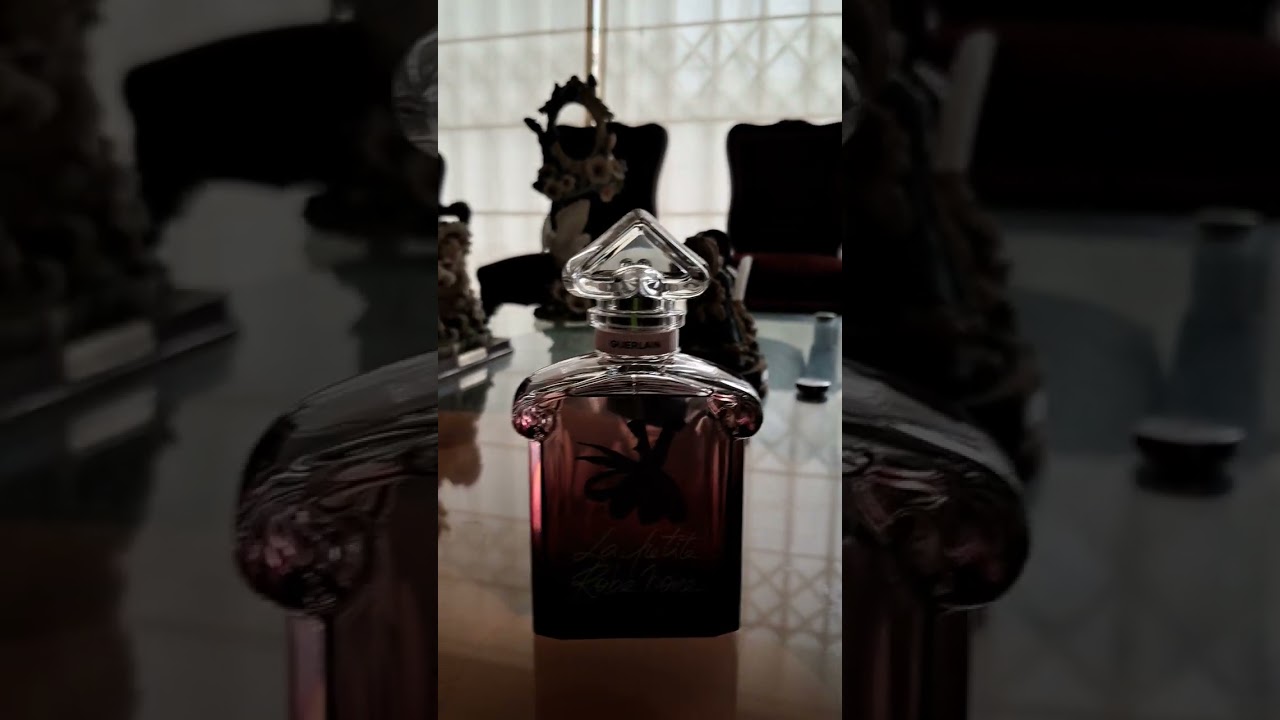 La petite robe noire intense versión 2022